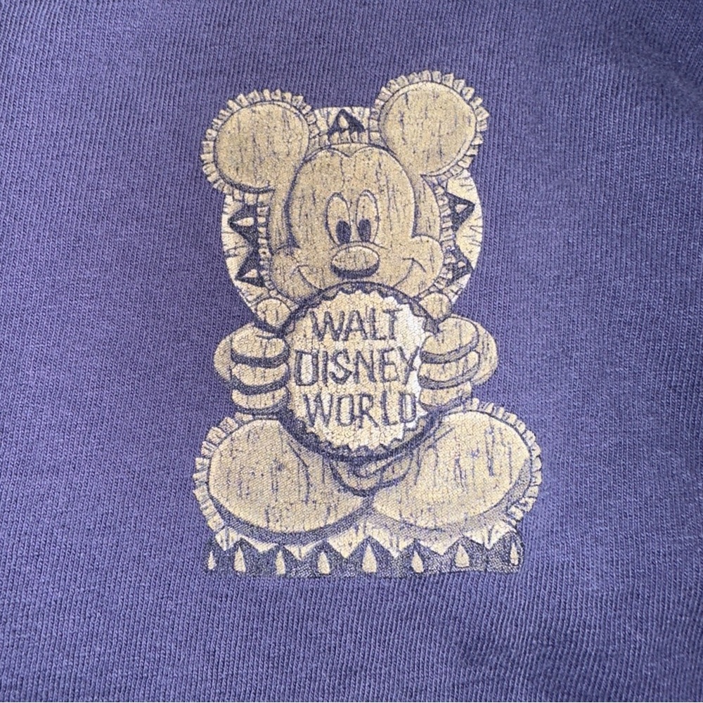 💕 Moving Sale! 💕 
Rare Vintage Walt Disney world long sleeve
